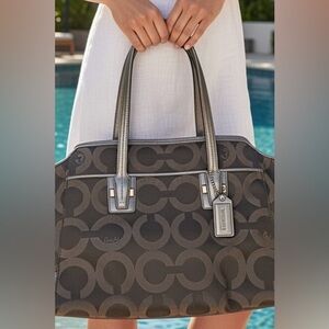 Beautiful Coach bag w/ dust bag included, gently used, brown shoulder tote purse